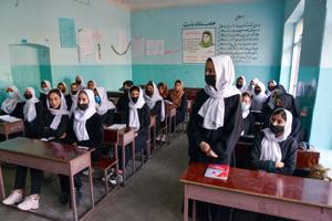 Taliban lover snarlige gode nyheder om ældre pigers skolegang