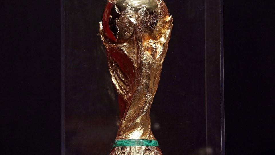 VM-trofæet er 36,8 centimeter højt, vejer 6142 gram og er udført i 18 karat guld. <i>Yasser Al-Zayyat/Ritzau Scanpix</i>