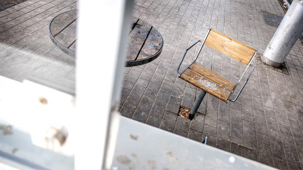 Efter flere måneder med en aflåst busterminal i aftentimerne var dørene mandag aften atter åbne. Det kom der ikke noget godt ud af. <i>Foto: Torben Hansen</i>