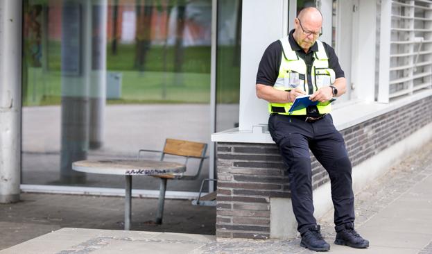- Vi fornemmer, at de ikke har respekt for noget som helst, hverken os eller politiet, siger Palle Povlsen, indehaver af Jysk Vagt & Security. <i>Foto: Torben Hansen</i>