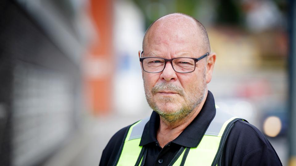 Palle Povlsen fra Jysk Vagt & Security har ofte været i "nærkontakt" med gruppen af unge ballademagere i Hobro. <i>Foto: Torben Hansen</i>