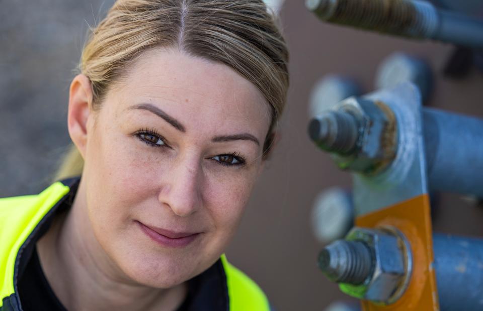 Det var oplagt, at Ninna Abildgaard valgte gymnasiet, men hun valgte at gå mod strømmen. Nu er hun kåret til Årets Lærling 2022. <i>Foto: Martél Andersen</i>