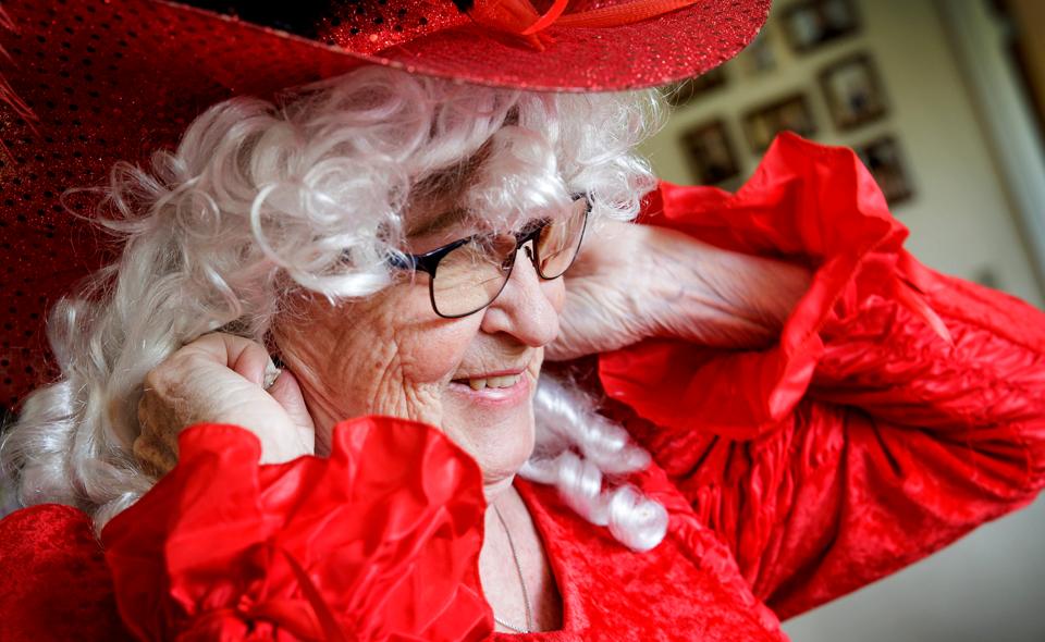 Birthe Johannesen har været med til Aalborg Karneval, siden det hele begyndte i 1983. Og i år skal hun afsted igen. <i>Foto: Torben Hansen</i>