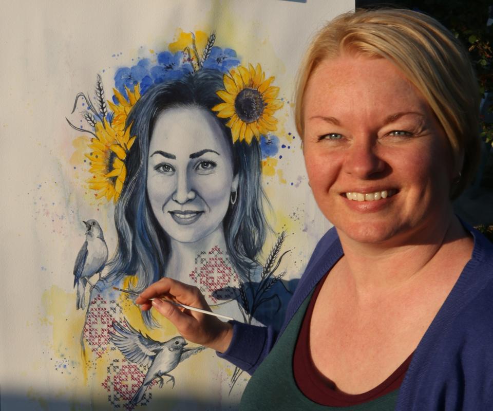 Anne Lyhne, kunstner med rødder i Thy, nu bosiddende i Bulgarien, viser fra i dag flygtningeportrætter i Thisted Musikteater. <i>Privatfoto</i>