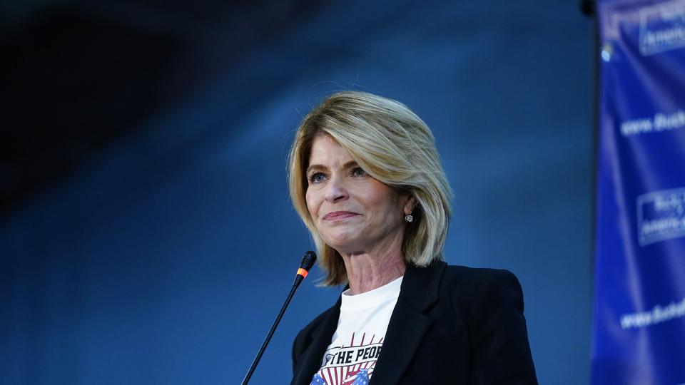 Den tidligere amerikanske ambassadør i Danmark Carla Sands har tabt ved primærvalget om at blive Republikanernes kandidat til Senatet ved midtvejsvalget til november. <i>Matt Rourke/Ritzau Scanpix</i>