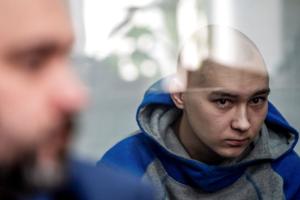 21-årig russisk soldat kan få livstid for krigsforbrydelser
