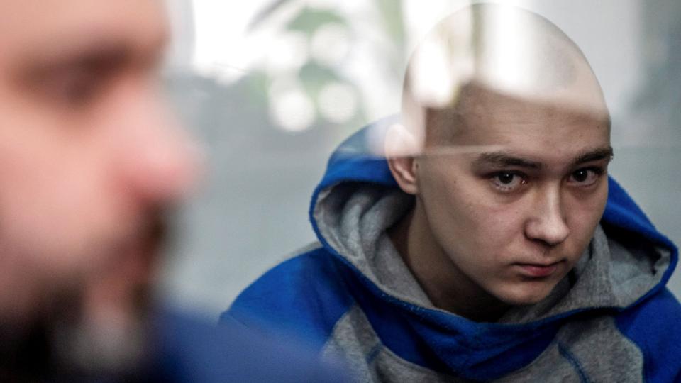 21-årig Vadima Sjisjimarina, der er den første russiske soldat, der skal på anklagebænken for krigsforbrydelser under krigen i Ukraine, risikerer en livstidsstraf. (Arkivfoto). <i>Stringer/Reuters</i>