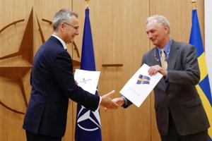 Sverige og Finland har officielt søgt om Nato-medlemskab