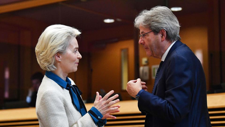 EU skal spare på energi, købe fra andre leverandører og ikke mindst sætte ekstra fart på den grønne omstilling for at gøre sig fri af russisk energi. Det siger EU-Kommissionens formand, Ursula von der Leyen, i forbindelse med fremlæggelsen af udspillet "Repower EU". <i>John Thys/Ritzau Scanpix</i>