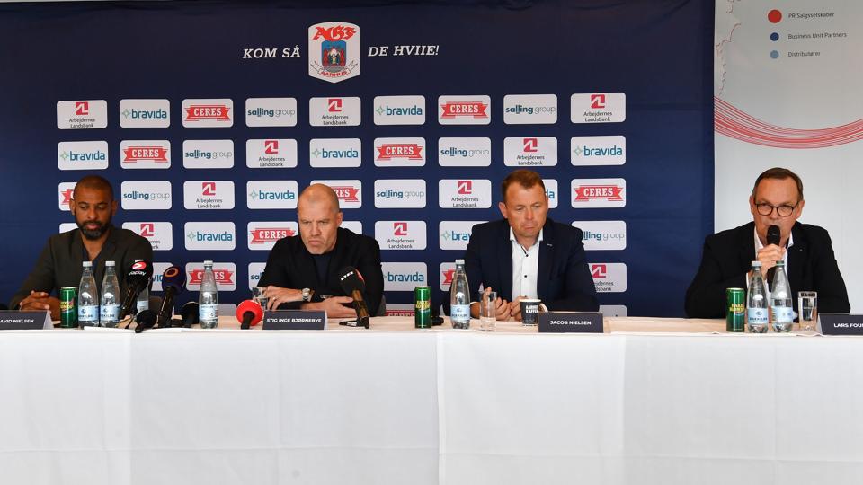 Ved onsdagens pressemøde i Aarhus om fyringen af AGF-træner David Nielsen deltog fra højre AGFs bestyrelsesformand, Lars Fournais, direktør Jacob Nielsen, sportschef Stig Inge Bjørnebye og cheftræner David Nielsen. <i>Ernst Van Norde/Ritzau Scanpix</i>
