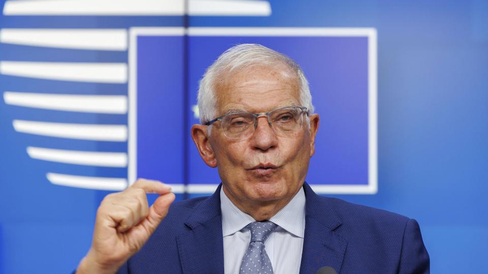 EU-landene har i stilhed afmilitariseret sig selv og skabt 27 splittede forsvar i EU. Nu bør investeringerne og koordineringen øges, siger EU's udenrigschef Josep Borrell (Arkivfoto). <i>Olivier Matthys/Ritzau Scanpix</i>
