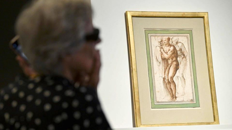 Et glemt værk af den italienske renæssancekunstner Michelangelo er netop solgt på auktion i Paris. 23 millioner euro lød prisen ved hammerslag. <i>Emmanuel Dunand/Ritzau Scanpix</i>