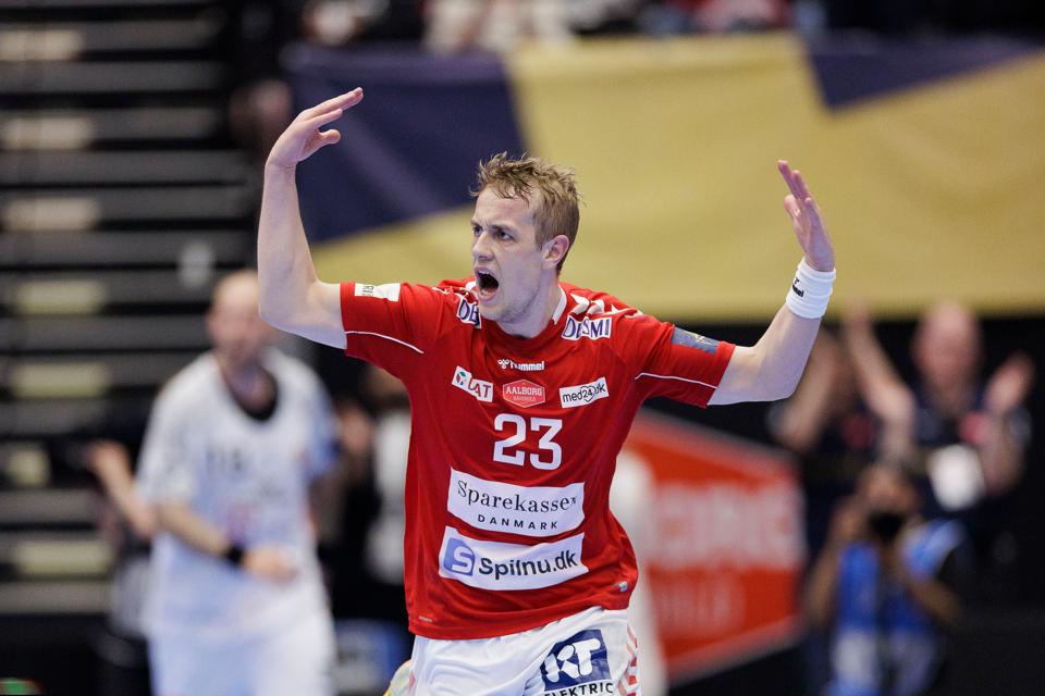 Buster Juul scorede fire gange, da Aalborg Håndbold besejrede Kolstad. <i>Arkivfoto: Henrik Bo</i>