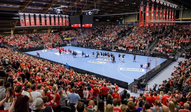 5020 tilskuere skabte en imponerende ramme om kampen mod Veszprém. <i>Foto: Henrik Bo</i>