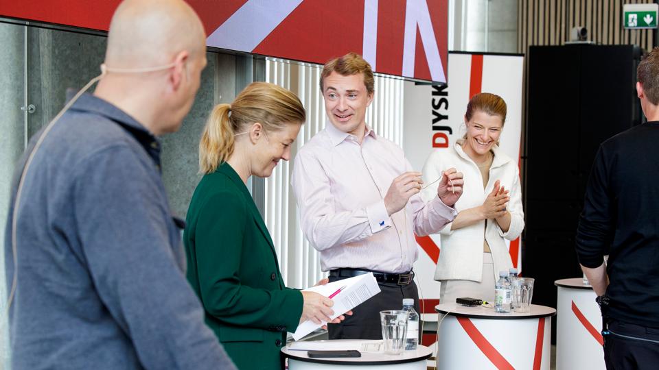 Debatmøde om forsvarsforbeholdet. <i>Foto: Torben Hansen</i>