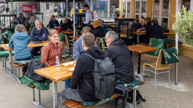 Middags-gæsterne fandt hurtigt vej til mange af Hirtshals' spisesteder - her Restaurant Lilleheden. <i>Foto: Kim Dahl Hansen</i>