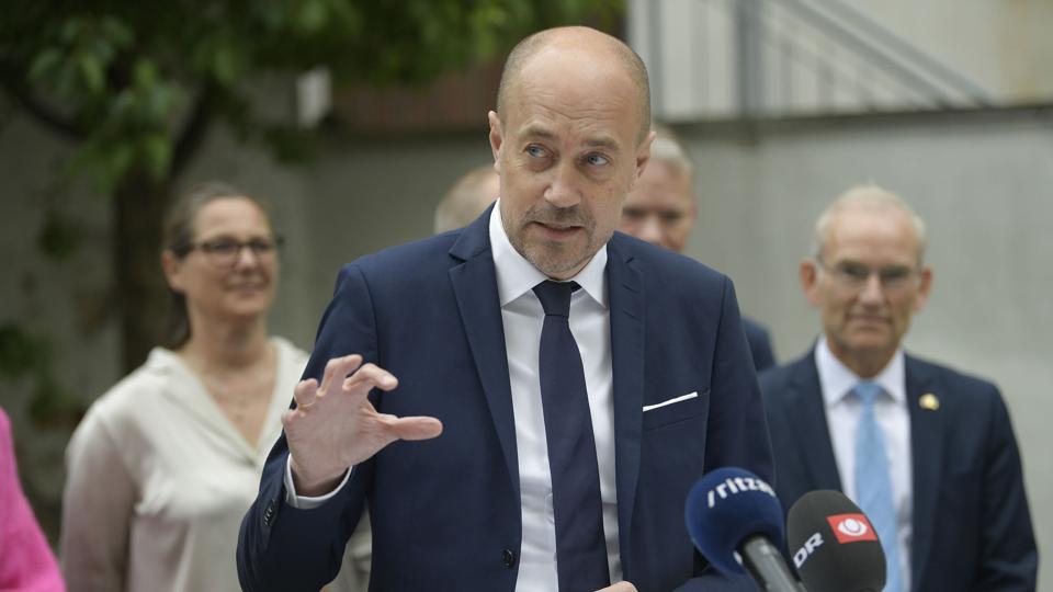 Sundhedsminister Magnus Heunicke (S) præsenterer sundhedsreform sammen med Folketingets partier. <i>Nils Meilvang/Ritzau Scanpix</i>
