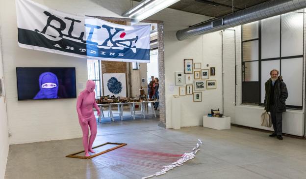 BLIXA Artzine modtog i 2017 Aalborg Kommunes kulturpris “Kulturel højdespringer”. De har modtaget Statens Kunstfonds tidskriftsstøtte til to af de senere udgivelser. <i>Foto: Niels Fabaek</i>