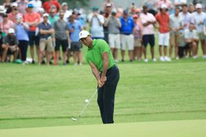 Tiger Woods sniger sig akkurat videre ved årets anden major