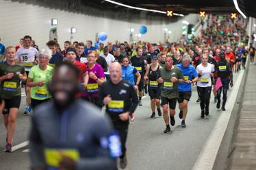 Se billederne: Aalborg løb halvmaraton gennem Limfjordstunnelen