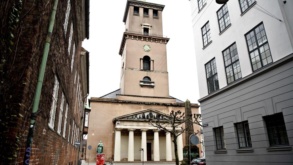 Københavns Domkirke er blevet ramt af en sag, hvor en af kirkens medarbejdere er blevet anklaget for overgreb på et barn og flere unge mænd. Det har Berlingske afdækket. (Arkivfoto) <i>Nils Meilvang/Ritzau Scanpix</i>
