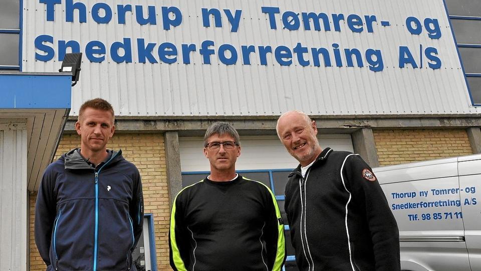 De tre hovedpersoner, som er involveret i jubilæet og ejerskiftet, er fra venstre: Jonas Fristrup, Henrik Søndergaard Poulsen og Villy Andreasen. Foto: Ole Torp <i>Ole Torp</i>