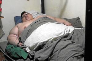 Video: Se 500 kilo tung mand rejse sig fra sengen