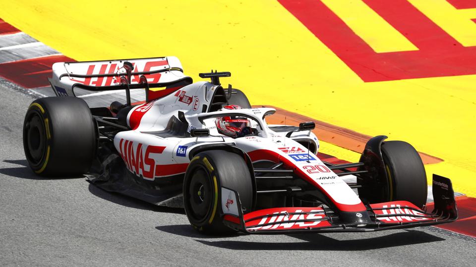 Haas-køreren Kevin Magnussen var ikke i nærheden af point grundet et tidligt sammenstød i søndagens Formel 1-løb. <i>Joan Monfort/Ritzau Scanpix</i>