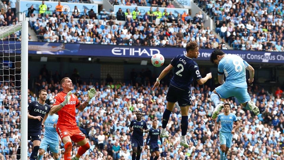 Ilkay Gündogan headede det første af sine to mål ind, som søndag udødeliggjorde ham i Manchester Citys historie. <i>Hannah McKay/Reuters</i>