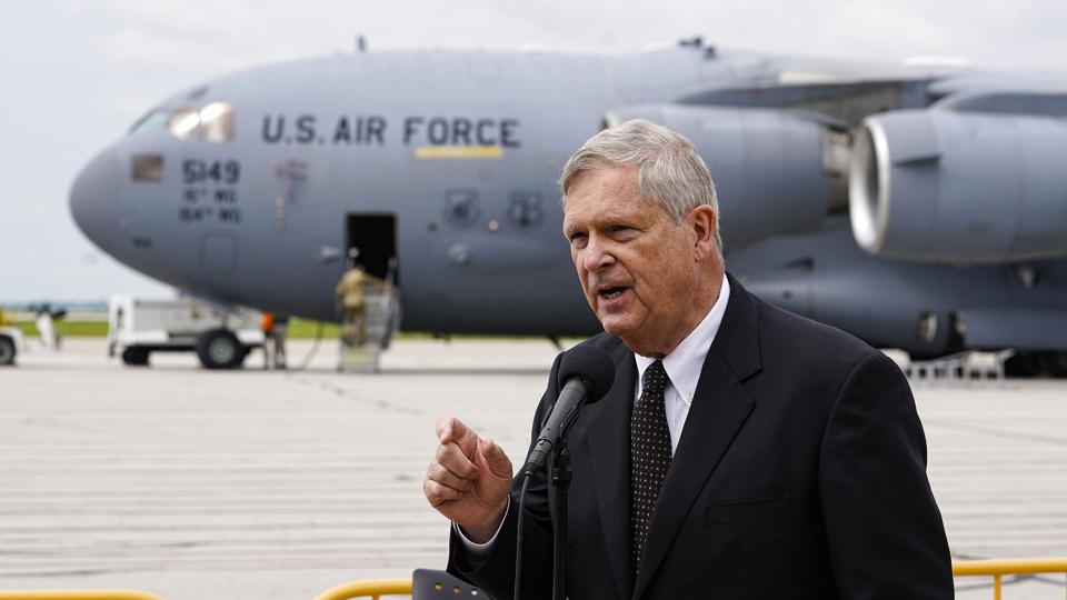 Der er brug for at gøre meget mere for at løse USA's krise med mangel på modermælkserstatning, siger landbrugsminister Tom Vilsack. <i>Michael Conroy/Ritzau Scanpix</i>