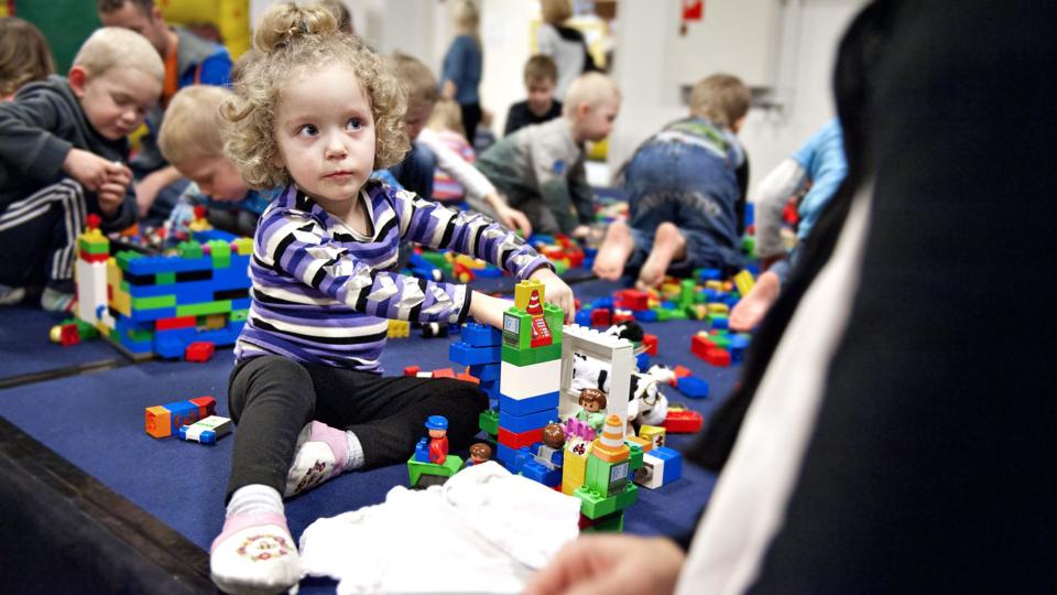 Hvis ikke hoppeborgene, klatrebjergene eller rutsjebanerne frister, vil der i ”Jubiland” bl. a. også være mulighed for at lege med Lego. Arkivfoto <i>Foto: Torben Hansen</i>