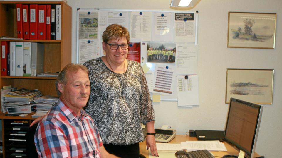 Erich Borup på sin arbejdsplads i Aars sammen med formanden for 3F Midtfjord, Lene Haugbølle, Aars. Foto: Martin Glerup
