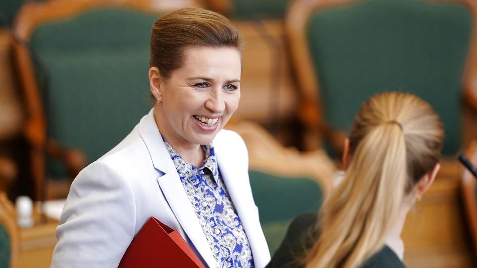 Statsminister Mette Frederiksen (S) talte mandag morgen i forbindelse med Folketingets afslutningsdebat på Christiansborg. <i>Liselotte Sabroe/Ritzau Scanpix</i>