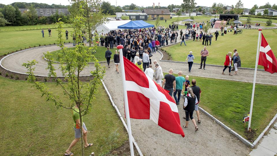 Sådan ser den ud, den nye park. Tæt på indkøb og nye boliger på den gamle stationsgrund og botilbud skal den nok blive brugt. Foto Lars Pauli <i>Lars Pauli</i>