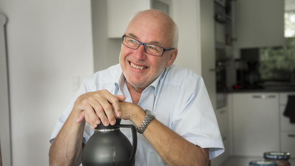 Kaffekander har været nogle af Per Bisgaards nærmeste samarbejdspartnere i et liv, der har været fyldt med møder. Især i politik. Foto: Thomas Vinther <i>Thomas Vinther</i>
