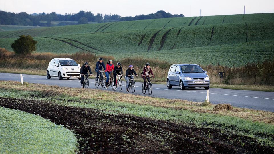 Cykelturen mellem Nøvling og Visse må under de nuværende vilkår siges at være forbeholdt de mere modige. Fra tidlig næste sommer gør en cykelsti strækningen til sikker skolevej.

Arkivfoto: Lars Pauli <i>Lars Pauli</i>