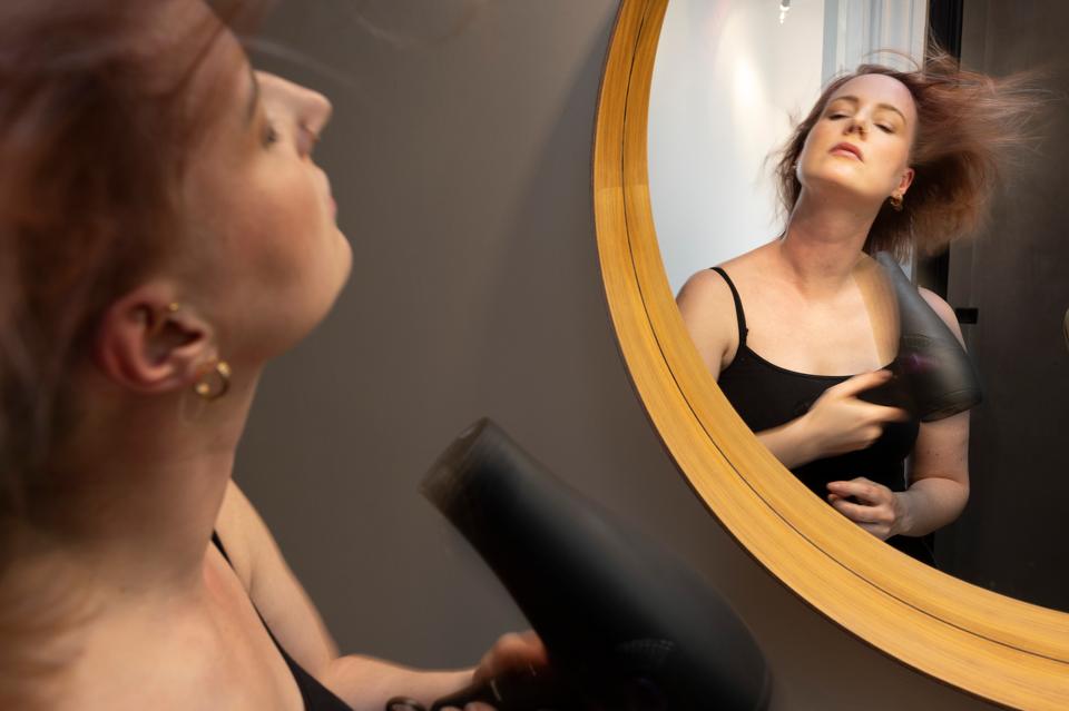 Pernille Dige Weltz aka popmusikeren Jessie Ka fra Aalborg har ikke før nu i sine 30ere været klar til at træde i karakter som solist. For at stå på scenen kræver, at hun gør sig sårbar for kritik og alle internettets trolde.
