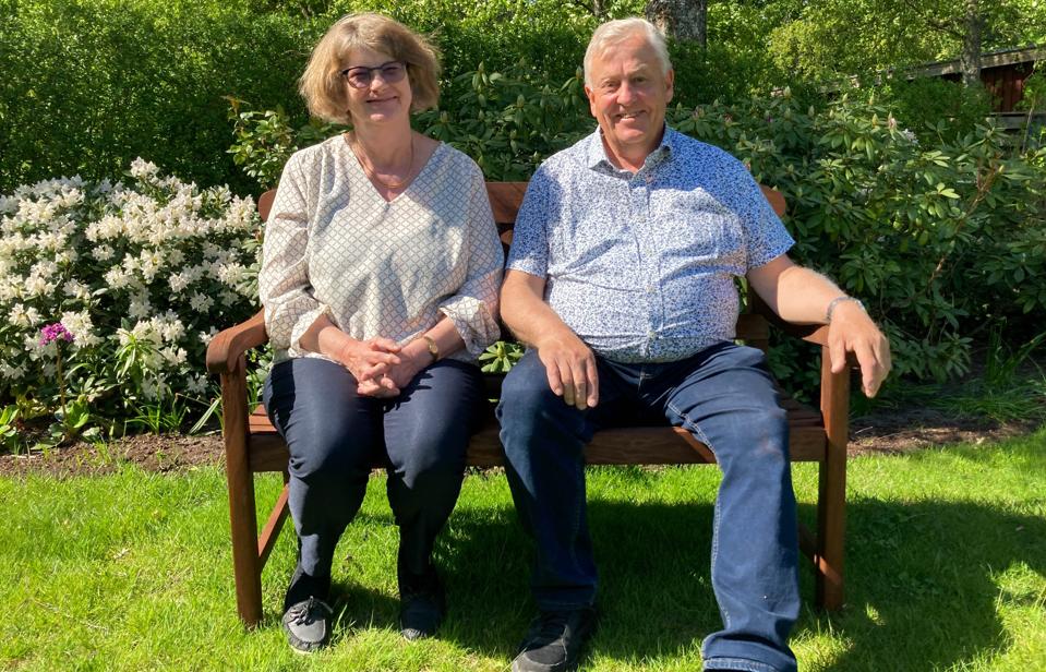 Find Christensen har sammen med hustruen Conny Christensen snart boet på Læsø i 15 år. Og selvom alderen efterhånden berettiger til en fortjent pension, så kommer det ikke lige til at ske foreløbig.-Det egner Find sig ikke til. Han skal have gang i et eller andet projekt, for at han har det godt, siger Conny Christensen. <i>Foto: Jacob Nymann Jensen</i>