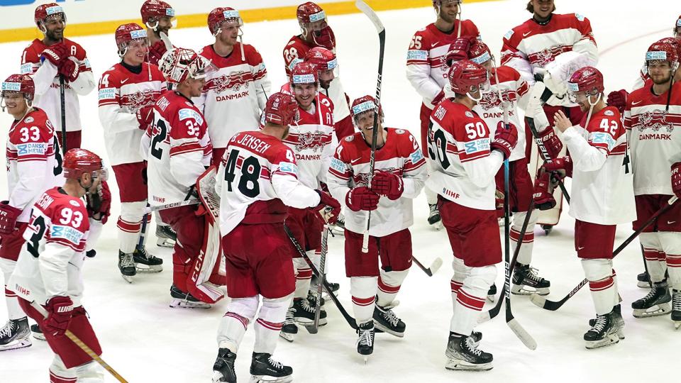Der var stort jubel på isen, efter at Danmark havde kæmpet sig til en 3-2-sejr over Canada. <i>Martin Meissner/Ritzau Scanpix</i>