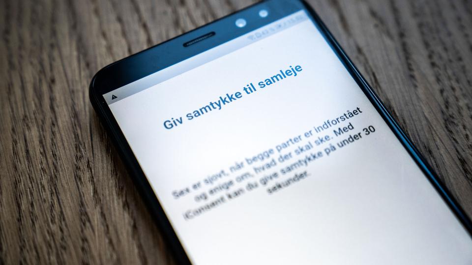 En mand havde tilsyneladende ikke givet samtykke, da en kvindelig bekendt tvang sig til samleje tilbage i september sidste år. Det mener anklagemyndigheden. (Arkivfoto) <i>Foto: Emil Helms/Ritzau Scanpix</i>