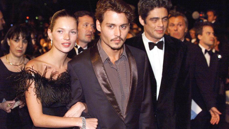 Kate Moss og Johnny Depp ses her sammen ved filmfestivalen i Cannes i 1998. De to var kærester i en årrække i 1990'erne. <i>Patrick Hertzog/Ritzau Scanpix</i>
