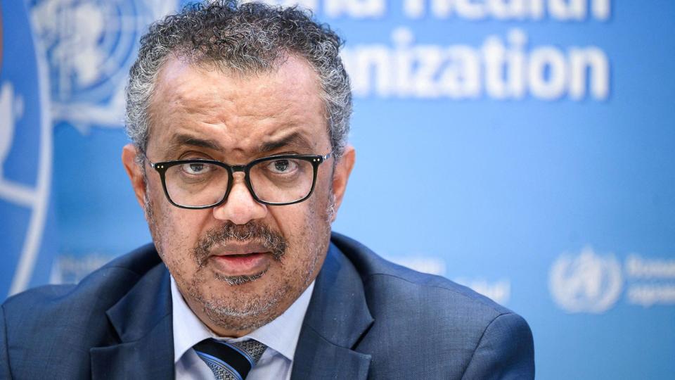 - Vi må have et stærkere og godt finansieret WHO. Der har været mange opfordringer til WHO om, at det er tid til forandring. Og der er ingen tvivl om, at der er brug for forandringer, siger Tedros Adhanom Ghebreyesus, som tirsdag blev genvalgt som WHO-chef. <i>Fabrice Coffrini/Ritzau Scanpix</i>