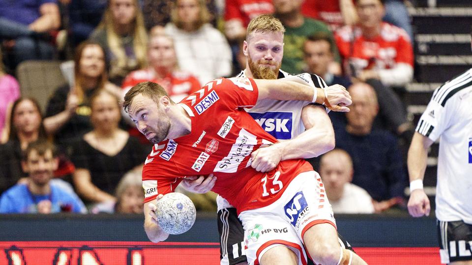 Nikolaj Læsø spillede en stor kamp mod BSH onsdag for Aalborg. Her slider han sig fri af tæt opdækning. <i>Bo Amstrup / Ritzau Scanpix/Ritzau Scanpix</i>