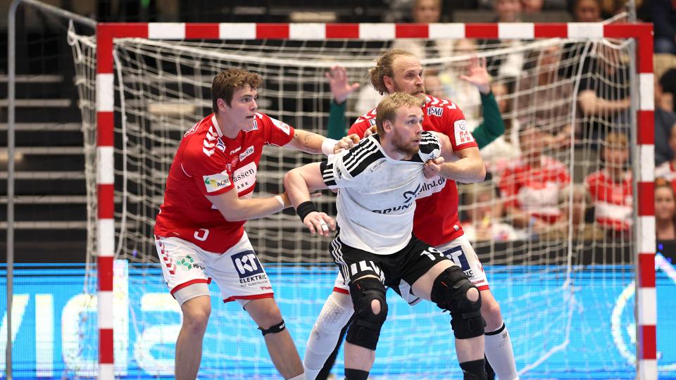 Victor Kløve (tv) kan meget vel udvikle sig til at blive Henrik Møllgaards afløser på sigt. <i>Arkivfoto: Bente Poder</i>