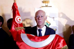 Tunesiens præsident beordrer folkeafstemning om ny forfatning