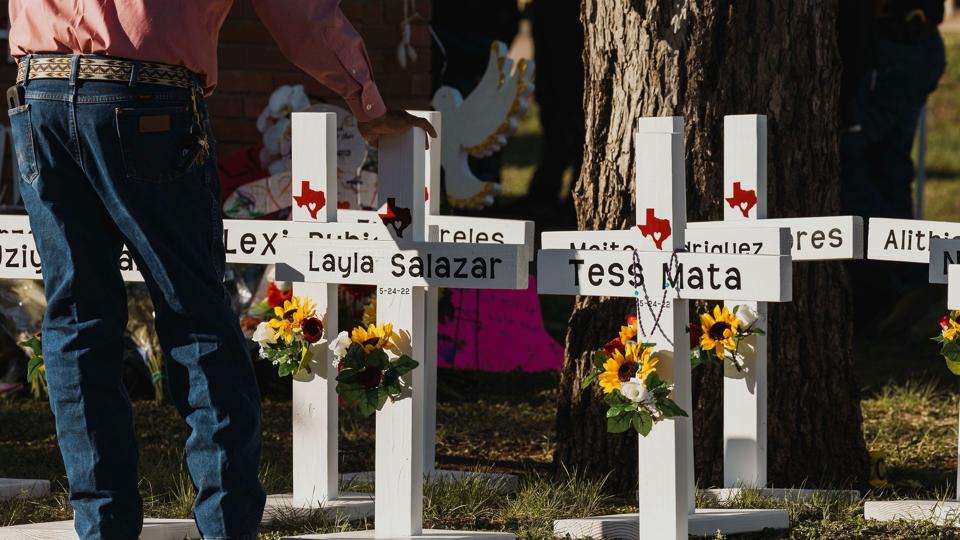 19 børn og to lærere blev dræbt i skoleskyderiet i Texas tirsdag. <i>Jordan Vonderhaar/Ritzau Scanpix</i>