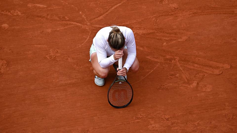 Simona Halep vandt French Open i 2018 og Wimbledon i 2019, men torsdag røg hun tidligt ud af dette års French Open efter et panikanfald. <i>Dylan Martinez/Reuters</i>