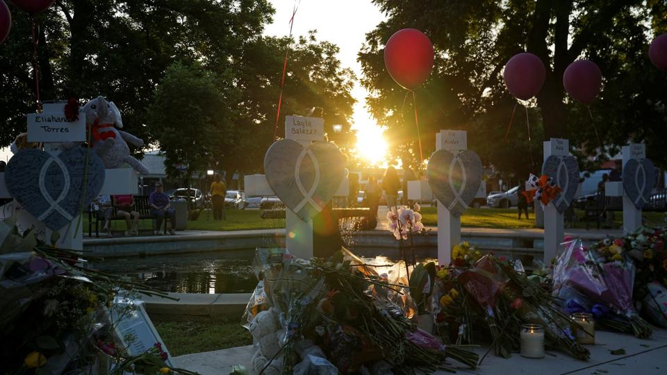 19 børn og to voksne blev dræbt i tirsdagens skoleskyderi i Texas. <i>Veronica Cardenas/Reuters</i>