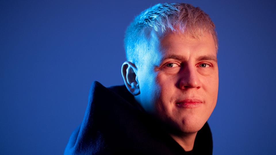 - Mit set er selvfølgelig bygget til at starte en fest, men da publikum begyndte at vise tegn på uro, tog vi en pause. Derefter sørgede jeg også for at skrue ned for, hvor hårdt jeg spillede, men desværre uden held, skriver dj Martin Jensen til Ekstra Bladet om situation på Jelling Musikfestival. <i>Bax Lindhardt/Ritzau Scanpix</i>