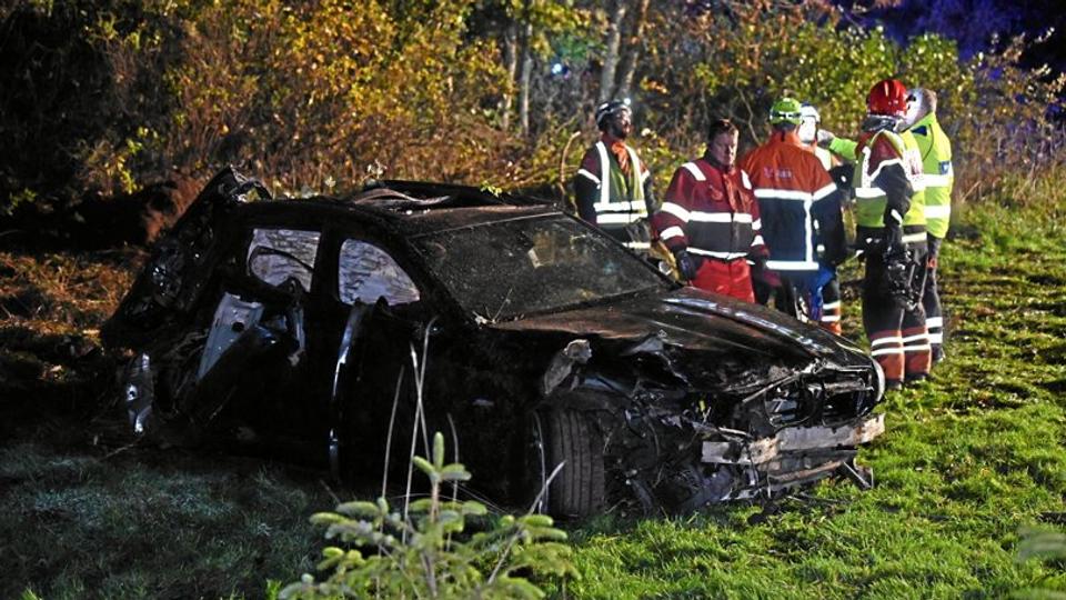 En ung mand mistede livet, mens tre andre blev alvorligt kvæstede i den alvorlige ulykke på Frederikshavnsvej <i>Foto: Jan Pedersen</i>